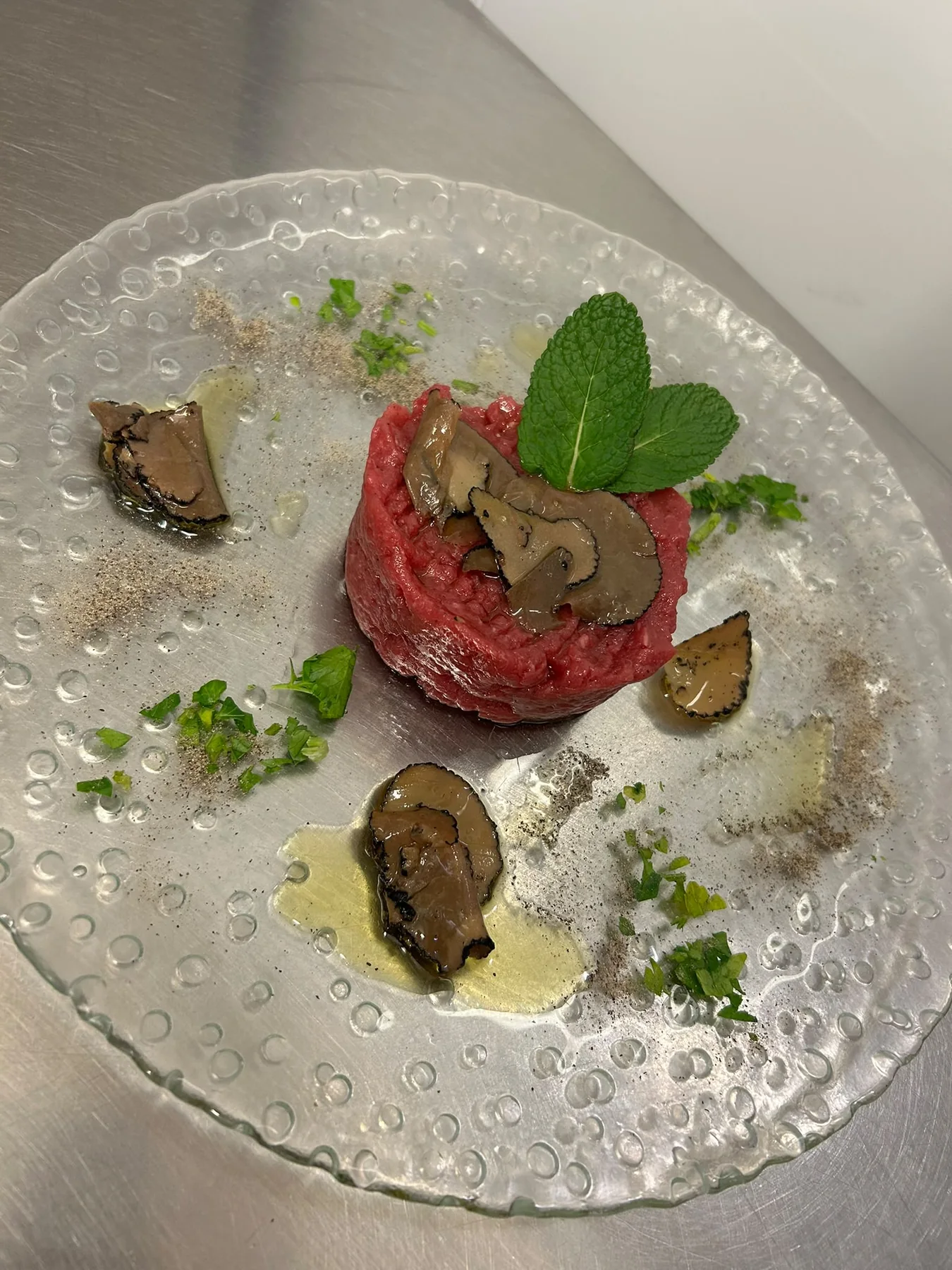 Dolce della casa con fragole e menta