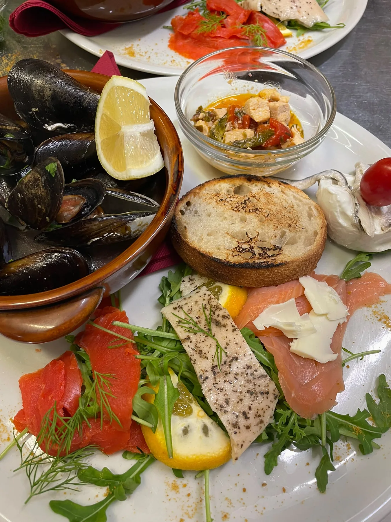 Frutti di mare freschi con calamari e cozze